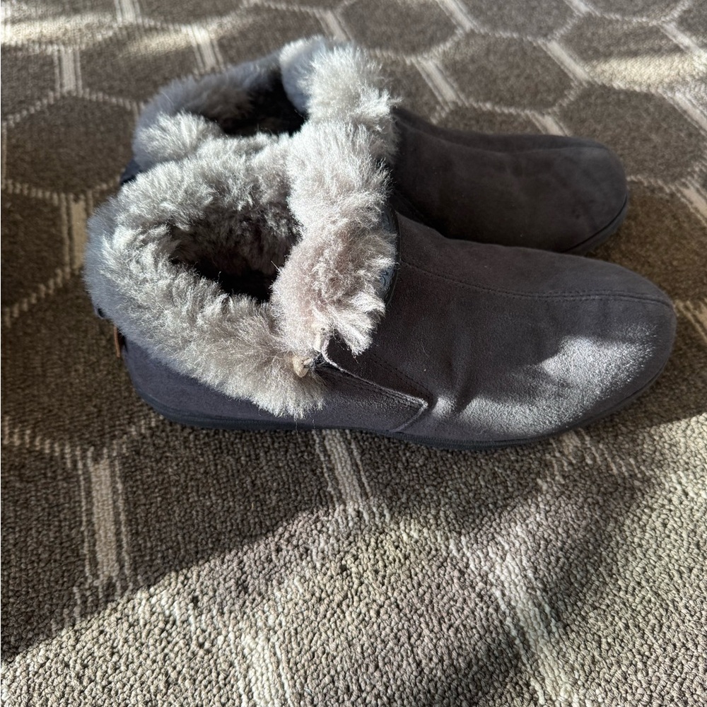 Overland Gray Women's Fur-Lined Slippers | Rubber Sole For Outdoors - Picture 7 of 8